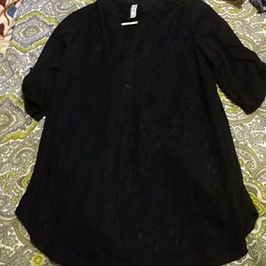 Black v-neck half sleeve top, lace details